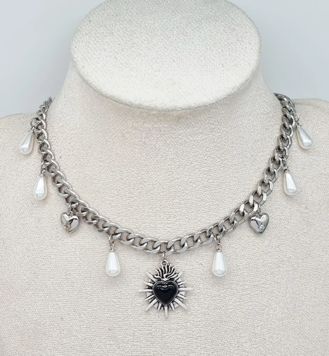 Stilfullt handgjort halsband  - 1