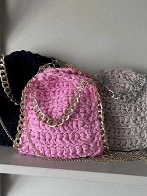 Rosa väska - Rosa supergullig virkad väska, från stazzi remake på Instagram. Minsta storleken, fint skick😊🩷