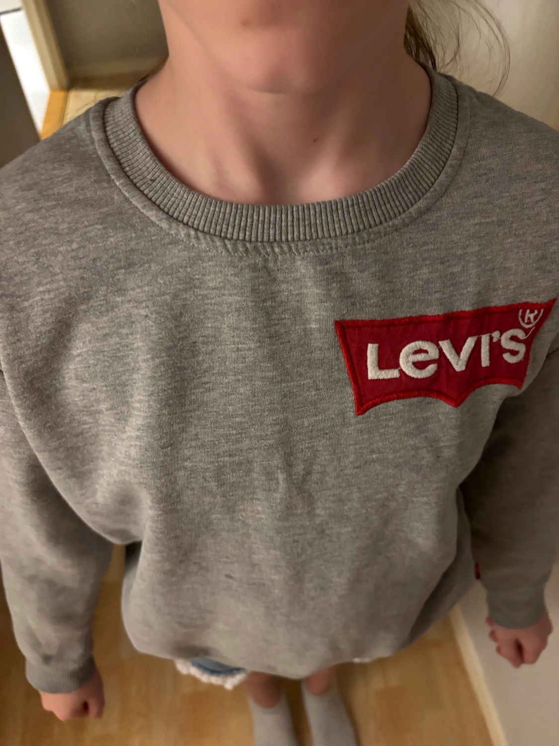 Grå sweatshirt från Levi's - 2