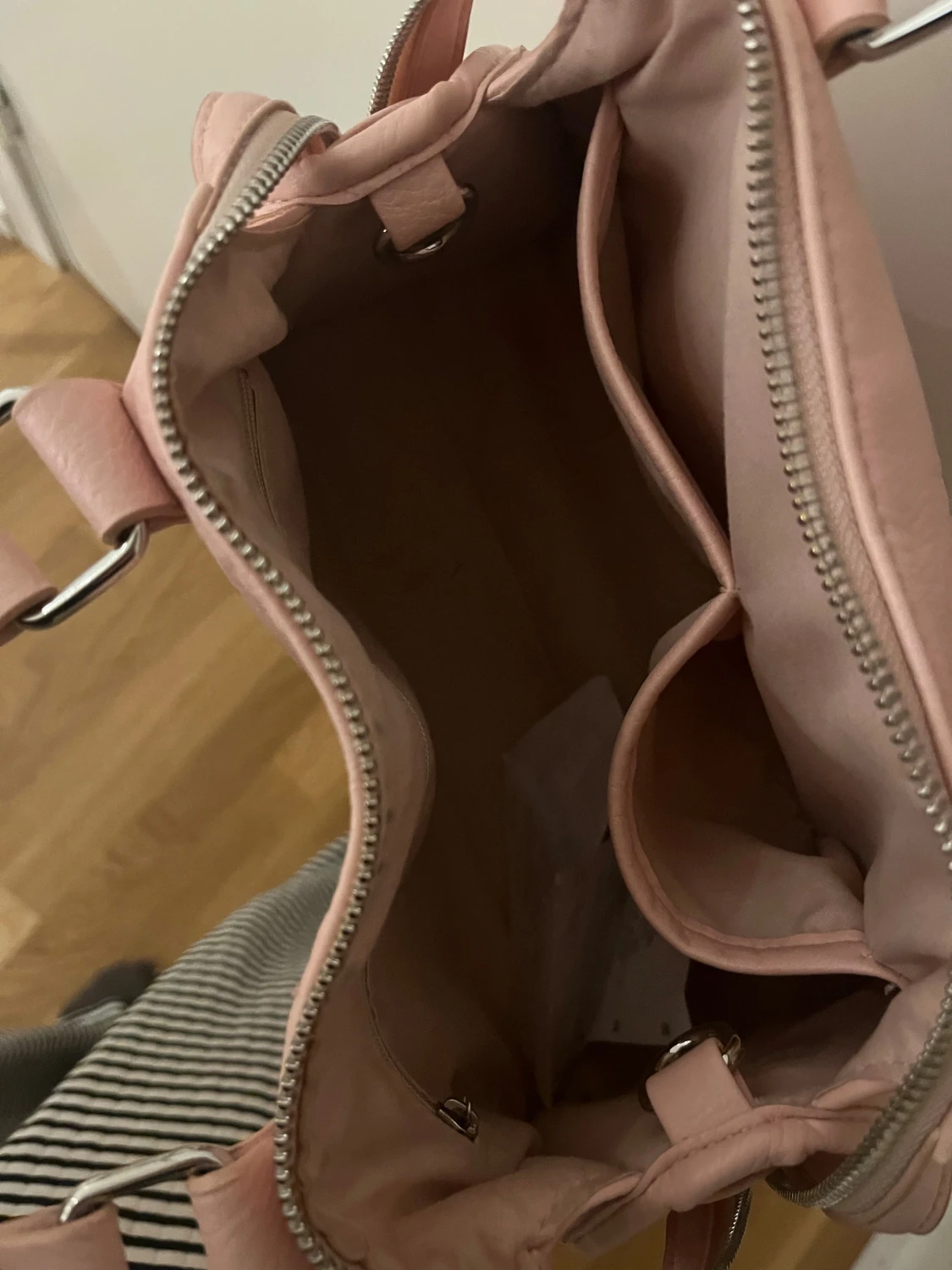 Rosa handväska från Amor med dragkedja - 3