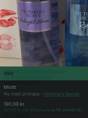 Gul cardigan jacka från Amisu - Snygg gul cardigan jacka från Amisu med v-ringad hals och knappar framtill. Modellen är croppad och har korta ärmar, perfekt för att liva upp din outfit under varma dagar. Enkel och fräsch design som är lätt att matcha med jeans eller kjol.