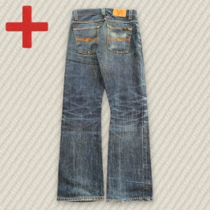 Selvedge Bootcut Nudie Jeans (Regular Ralf)  - Ett par otroligt feta Selvedge Bootcut Nudie Jeans! Modell: Regular Ralf, Storlek: 29/32. Riktigt fint skick, skriv om du har frågor!  Mått: Storlek på tag – 29/32, Midja – 38 cm, Lår – 28 cm, Innersöm – 78 cm, Längd – 101.5 cm, Benöppning – 22 cm