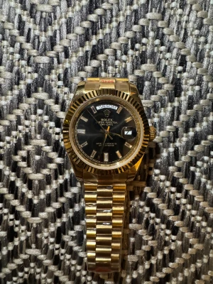 Gold Role Day-Date - Black dial Role Day-Date. Brand new condition. Now for sale! Feel free to Dm for more details and photos.