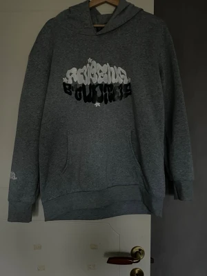 Hoodie med tryck - Enkel hoodie med tryck