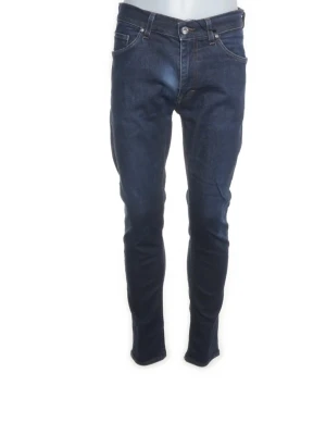 2 par byxor (bulk) - Ett par tos är i size 32. Ett annat par tos är 29/32 | Väldigt bra skick på alla