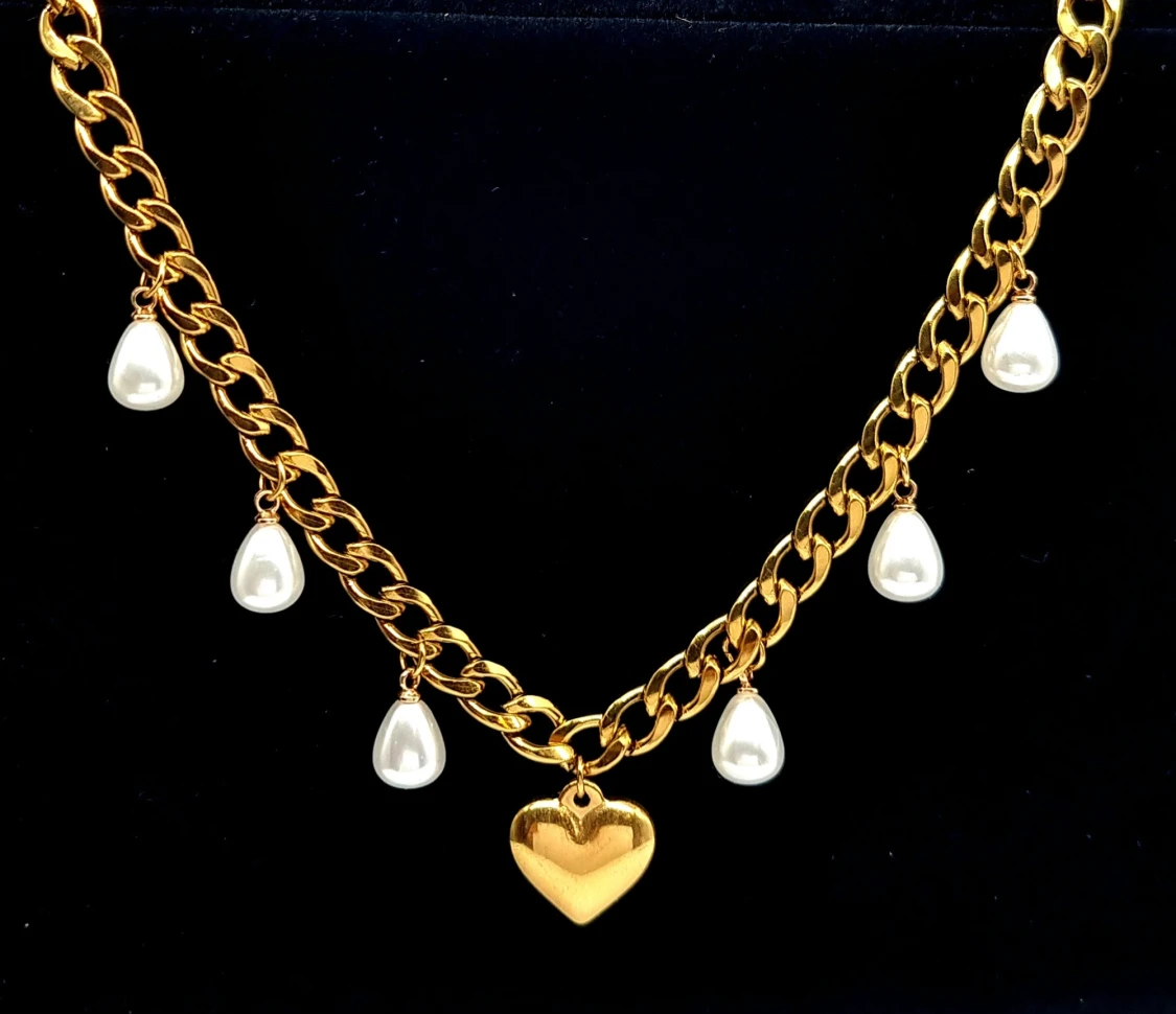 Stilfullt halsband med hjärta 