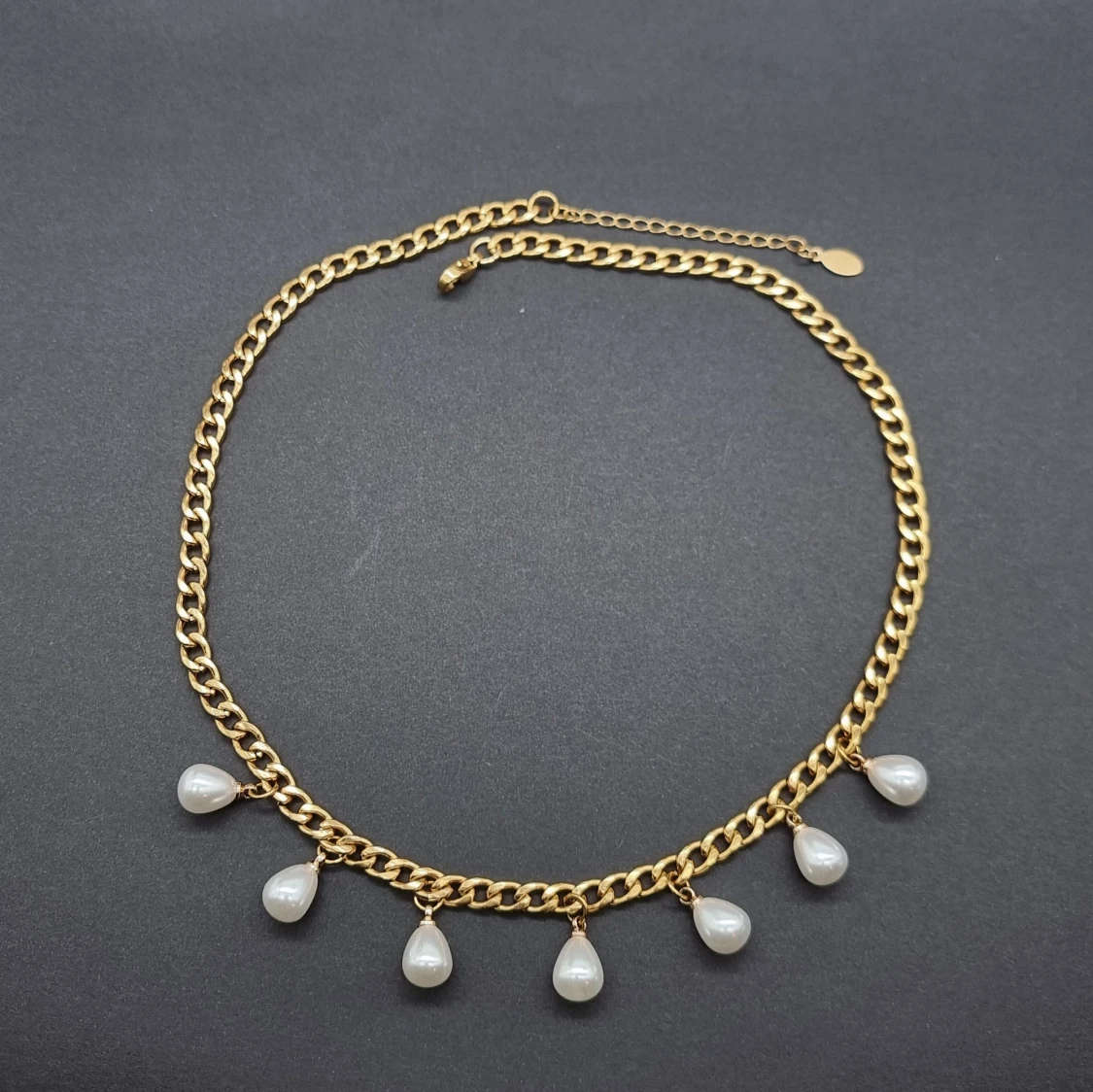 Stilfullt handgjort halsband  - 1