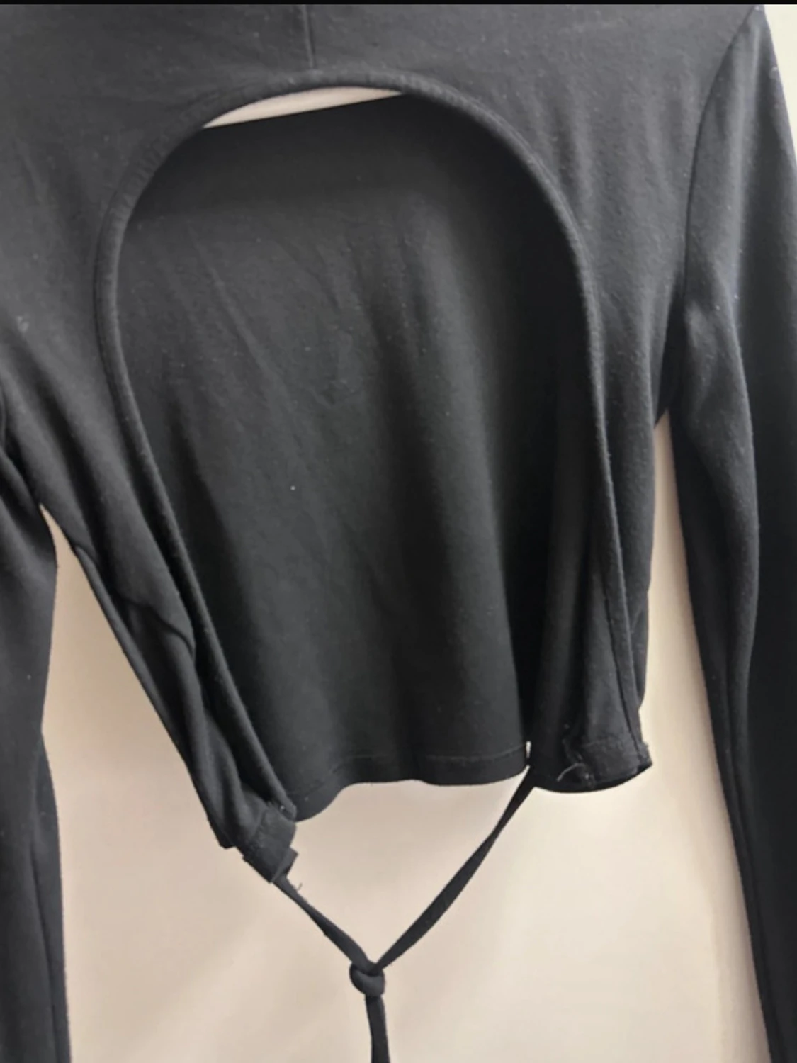 Svart croppad polotopp med snörning - 1