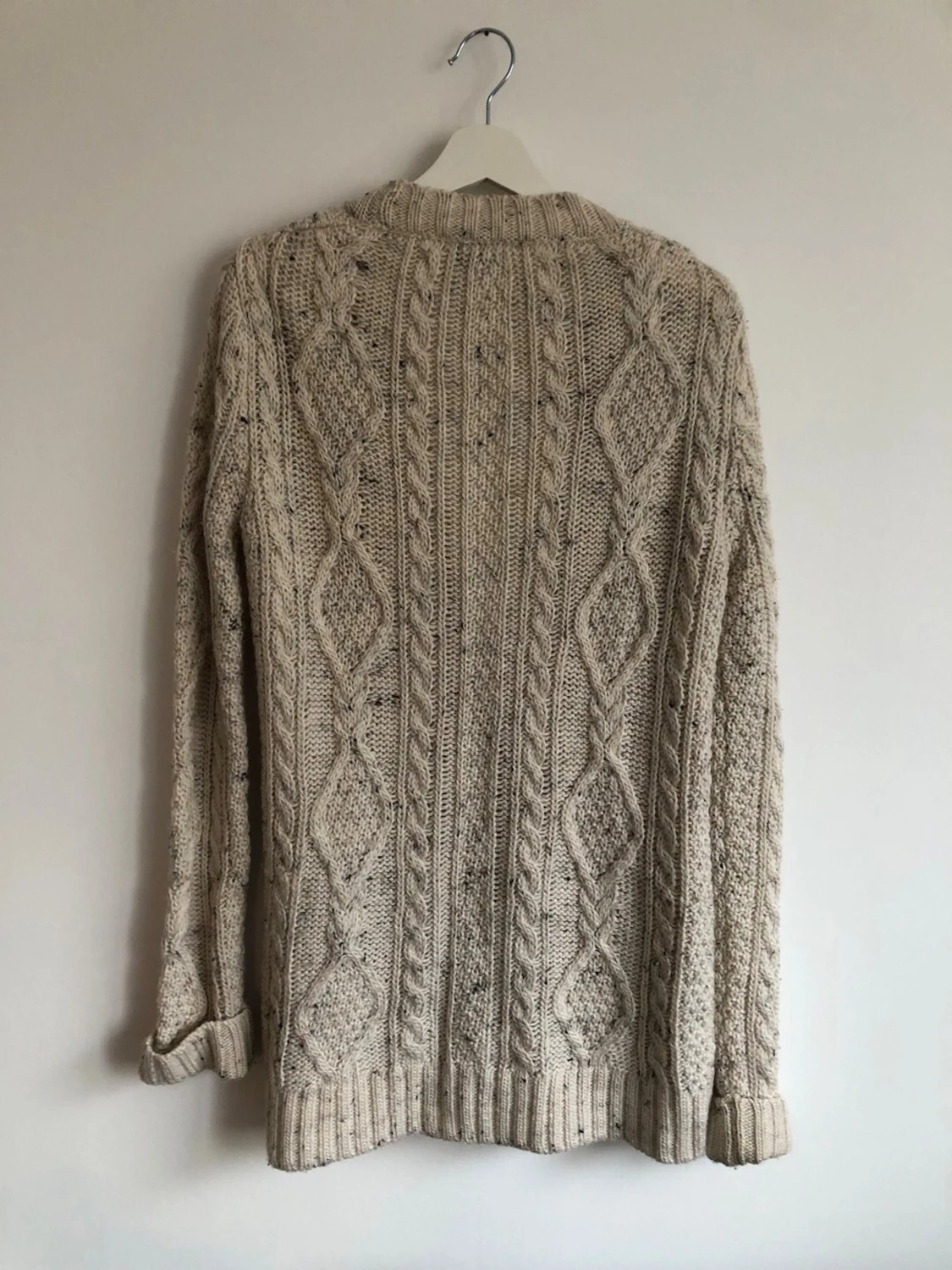 Flätstickad kofta i 58%ull - 1