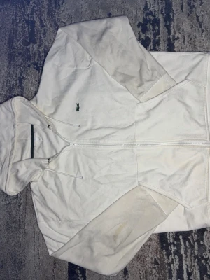 Lacoste zipup kofta - Lacoste kofta, innehåller spår av användning/fläckar