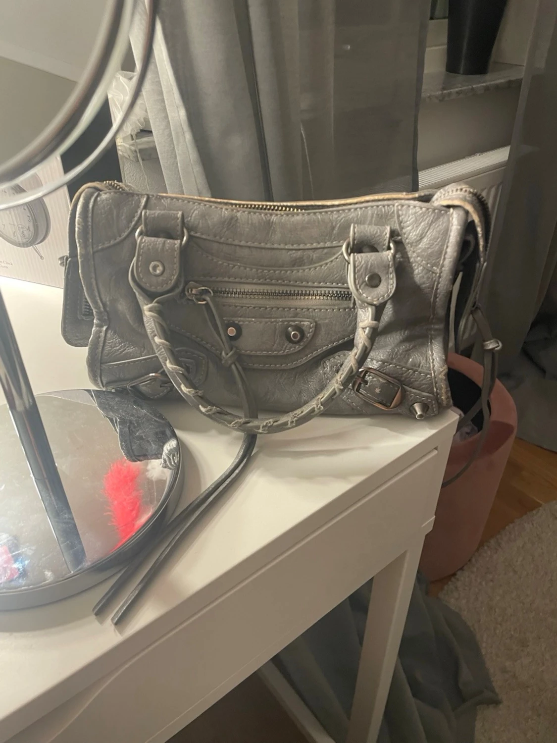 Grå axelremsväska🩶