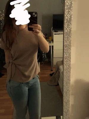 Knyt topp - Beige knyt top från Zara! Knappt använd, inga defekter. Passar storlek S