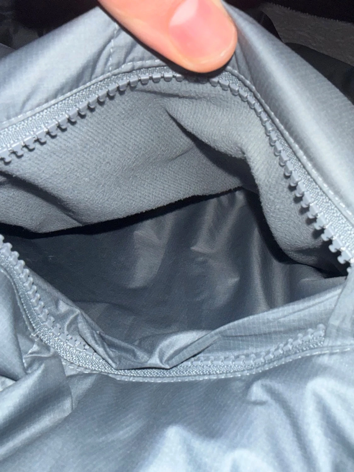 Svart lång pufferjacka från Nike - 4