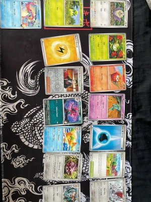 Pokémon kort  - Säljer dessa nyöppnade korten för 1kr stycket, kommer tyvärr utan sleeve