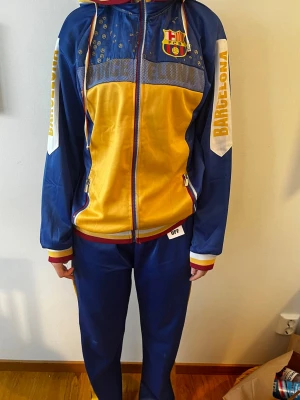 Barca träningskit - Bekvämt och snyggt Barca-kit i vintage stil