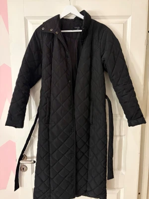 Jacka ifrån Only - Säljer nu min svarta jacka ifrån only! Knappt använd! 