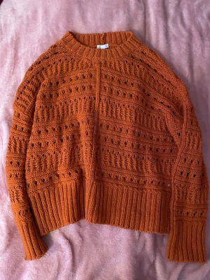 Mysig stickad tröja  - En luftig och mysig stickad tröja som passar till hösten🍂