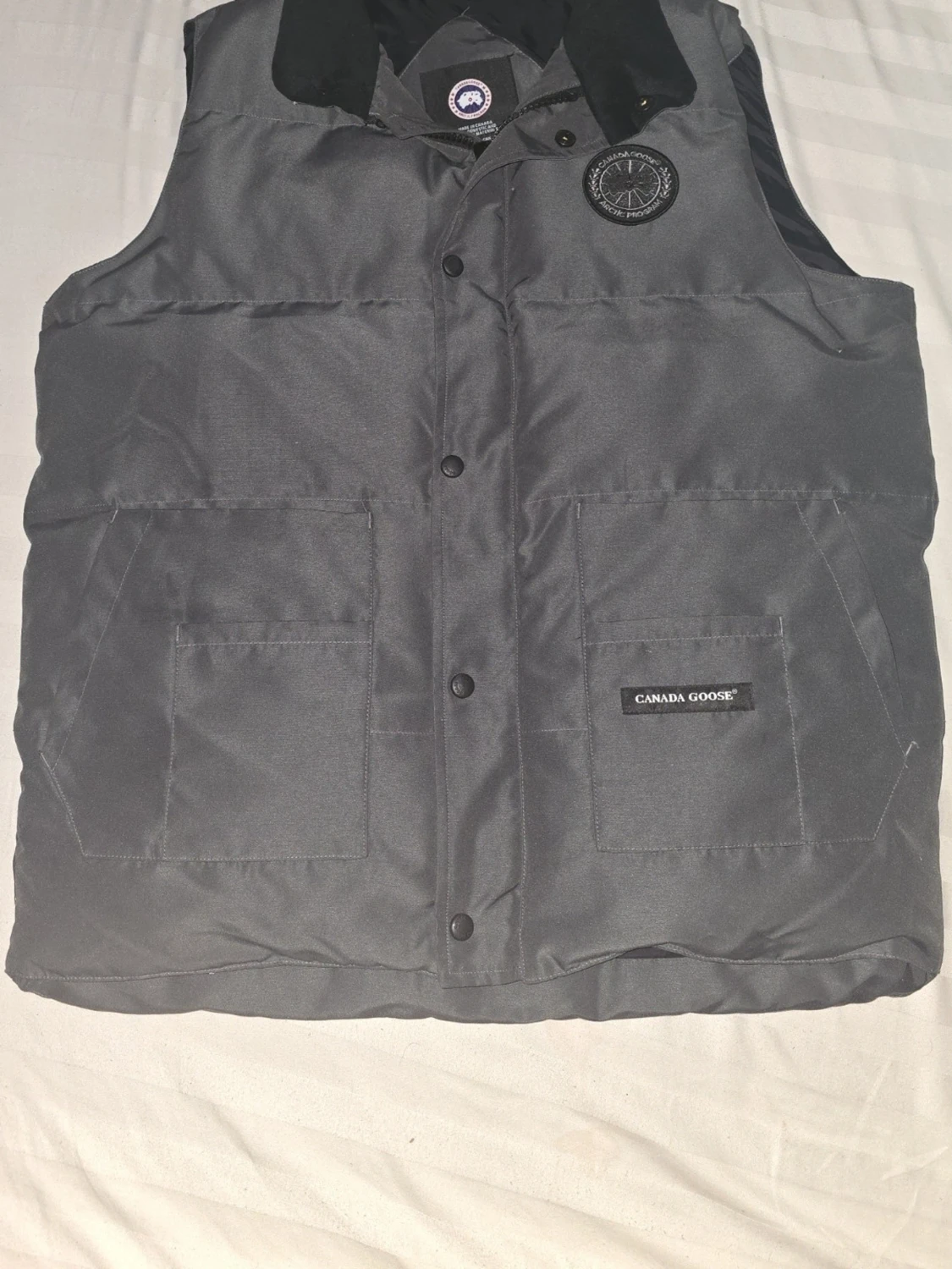 Mörkgrå dunväst från Canada Goose