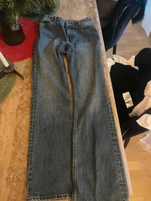 Monki Low Waist Wakumi Jeans 24 - Använt två gånger, passar inte mig längre
