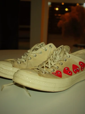 Comme des garçons skor  - • Storlek: 46 • Skick: mycket fint, inga defekter • Nypris: 1700kr  Hör av dig om du har frågor om plagget eller annat!  Kan skickas direkt 💌 Kika gärna på mina andra annonser – samfrakt går bra!