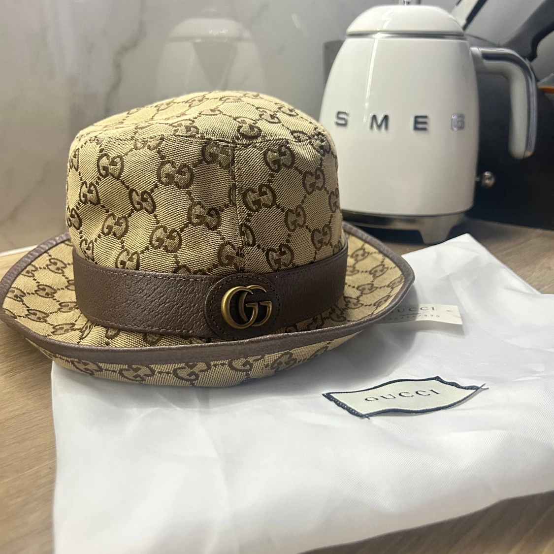Gucci beige GG-mönstrad hatt