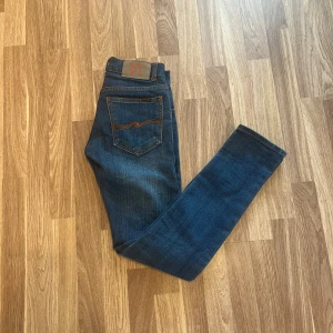 Nudie jeans 28/31 - Ett par riktigt snygga nudie jeans i storlek 28/31. Passform: Slim. Skick: 10/10. Pris kan självklart diskuteras! Hör av dig vid frågor,info,bilder m.m! ☺️☺️