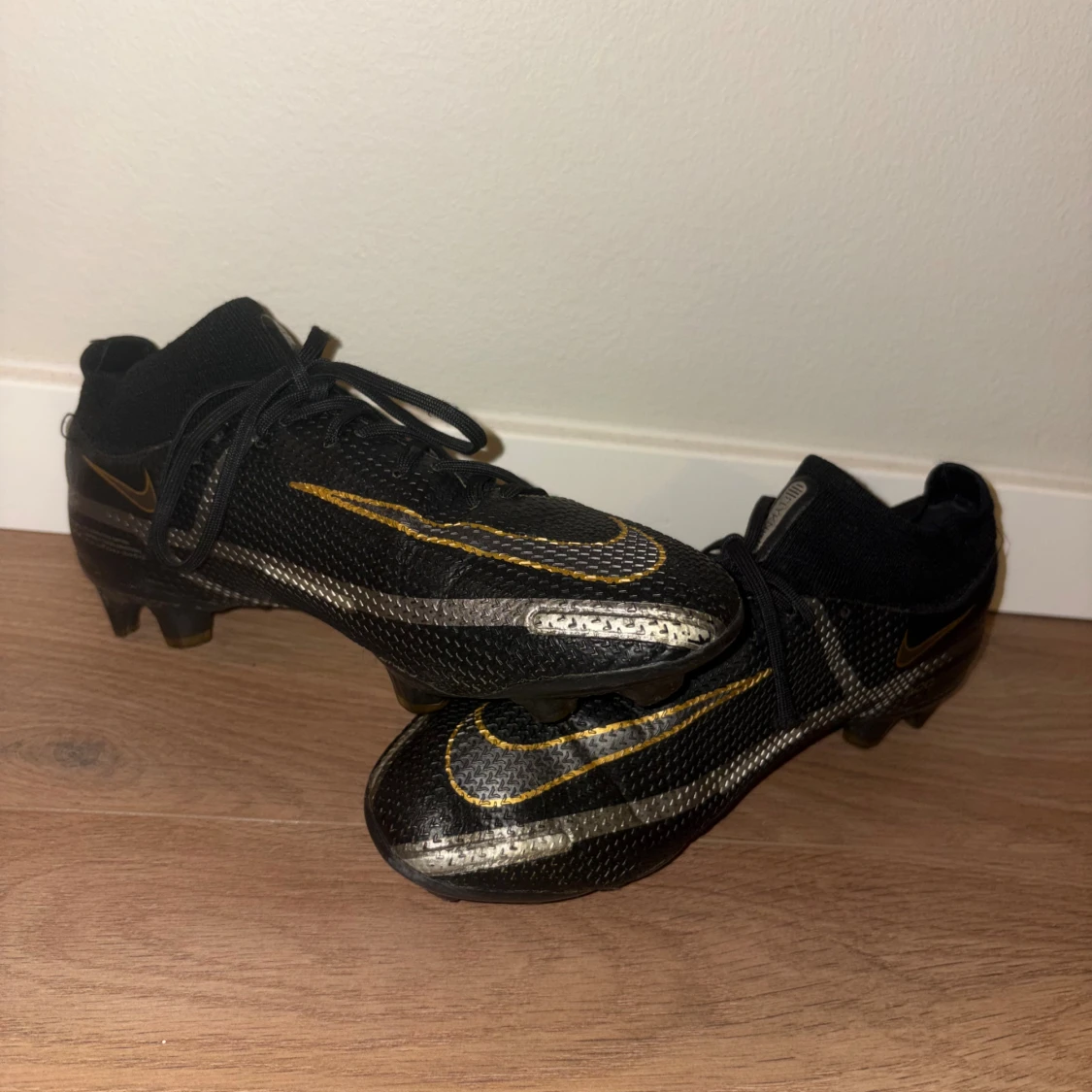 Nike Phantom GT fotbollsskor svart/guld Elite
