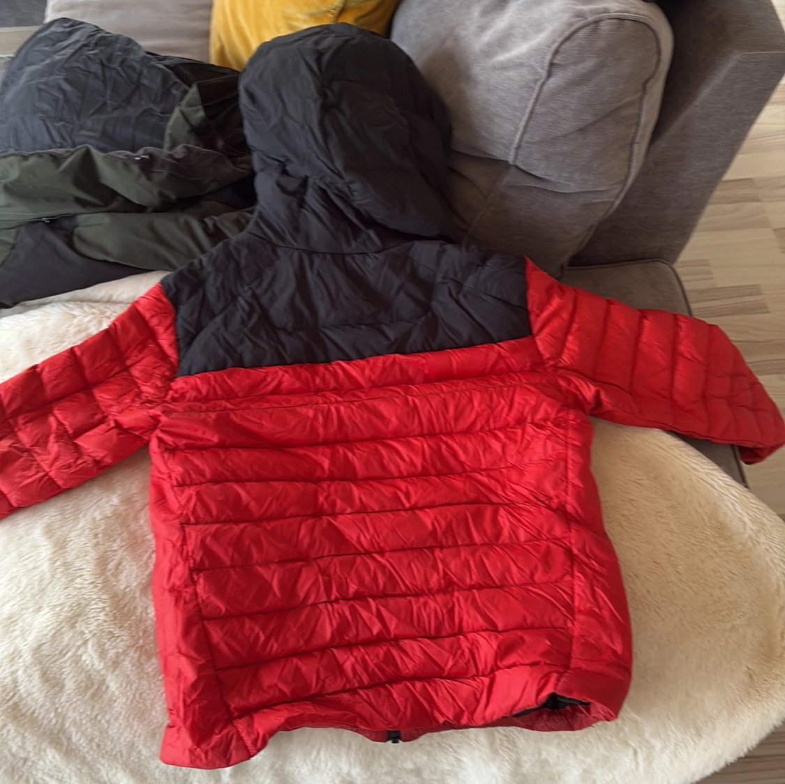 Röd och svart pufferjacka Sail Racing  - 4