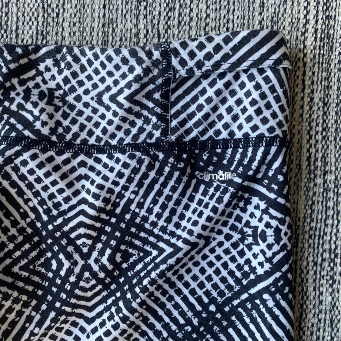 Svarta och vita Adidas leggings M - 4