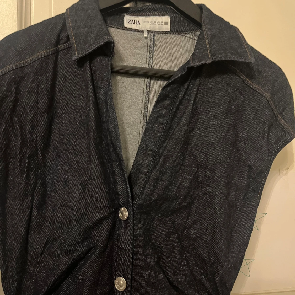 Den virala Mörk jeansklänning från Zara  - 3