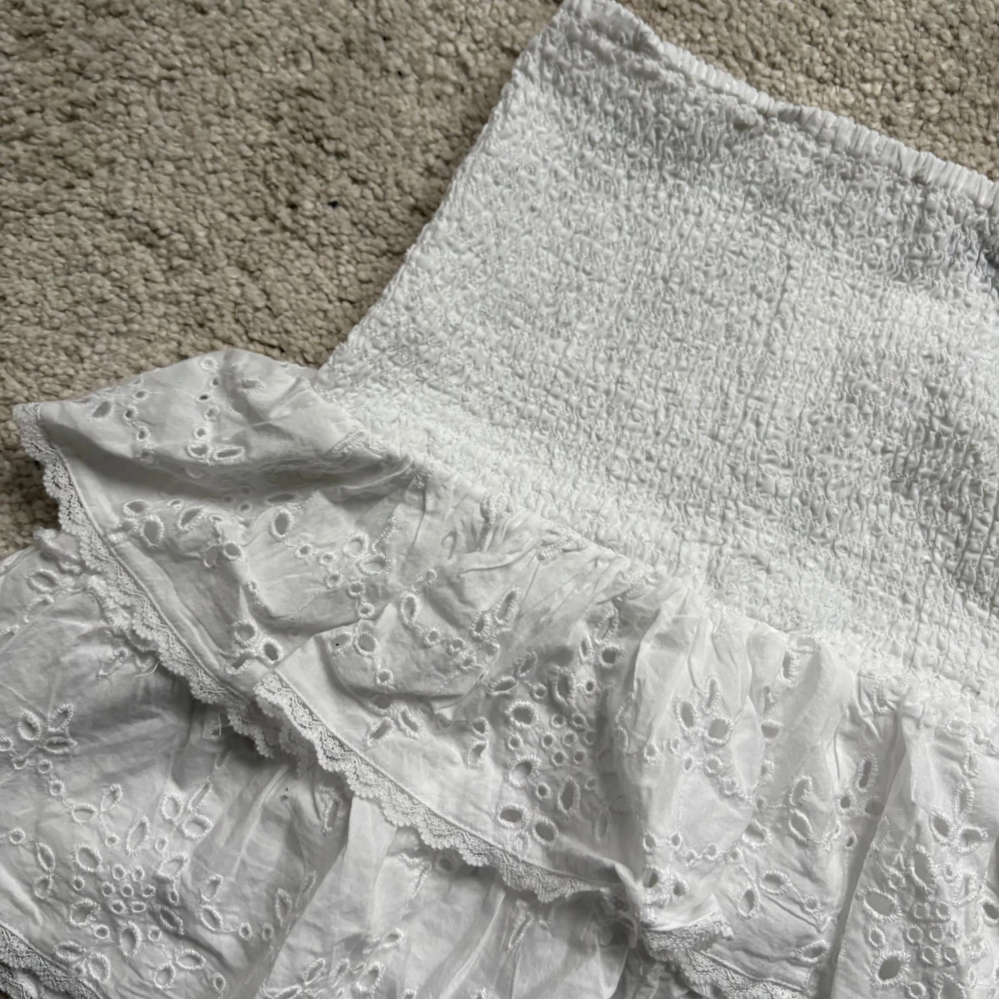 Vit volangkjol från Gina Tricot - 2