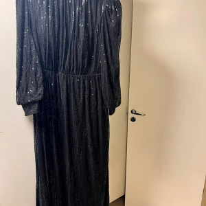 Lång klänning  - Lång klänning 