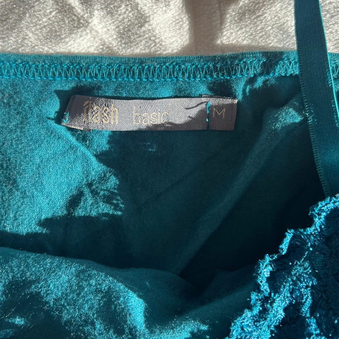 Turkos linnetopp med spets från Flash - 1