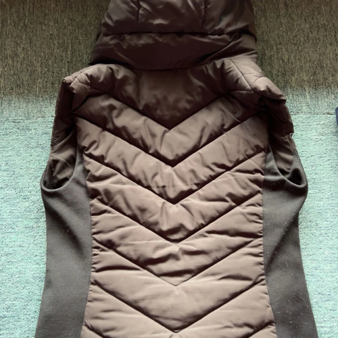 Brun quiltad dunväst från Zara - 2