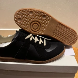 Maison Margiela Replica Gats - tja, säljer dessa sprillans nya maison margiela gatsen! Storlek 43, allt og ingår det vill säga dustbags och skolåda. Hör av er vid eventuella frågor eller funderingar :)