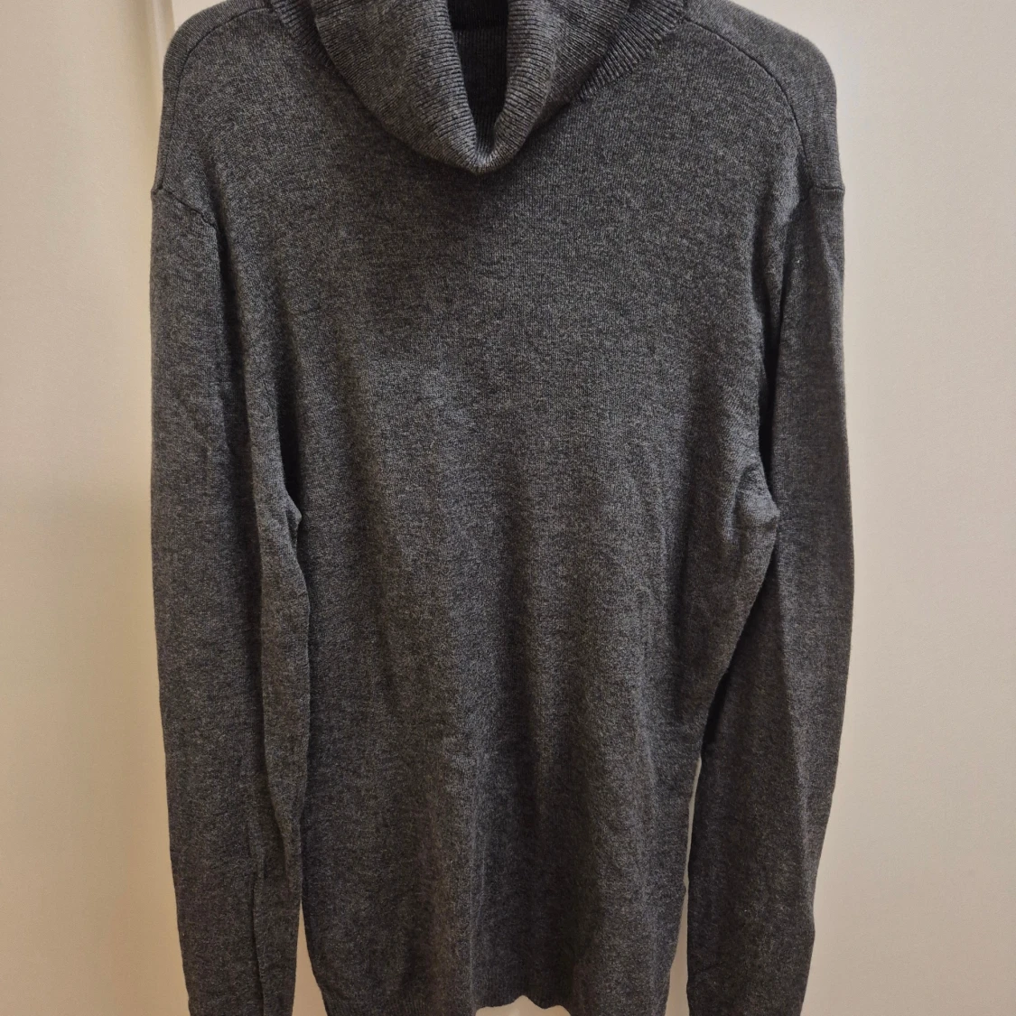 Grå polotröja med gulddetaljer H&M S