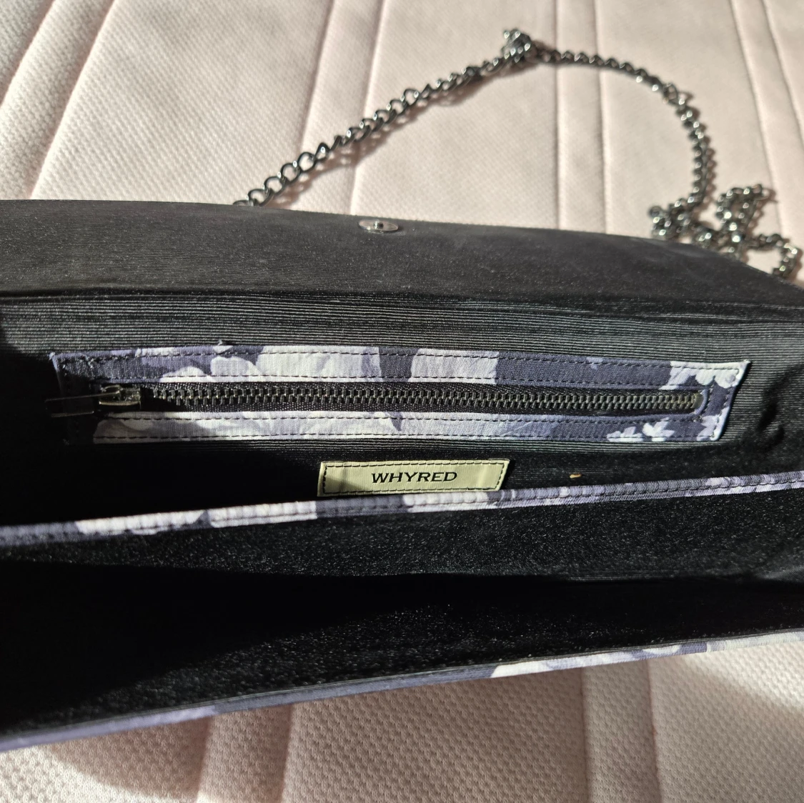 Blommig kuvertväska från Whyred - 1