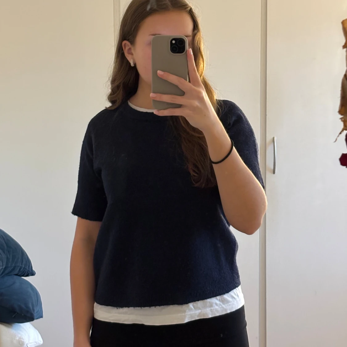 Marinblå stickad t-shirt  - 1