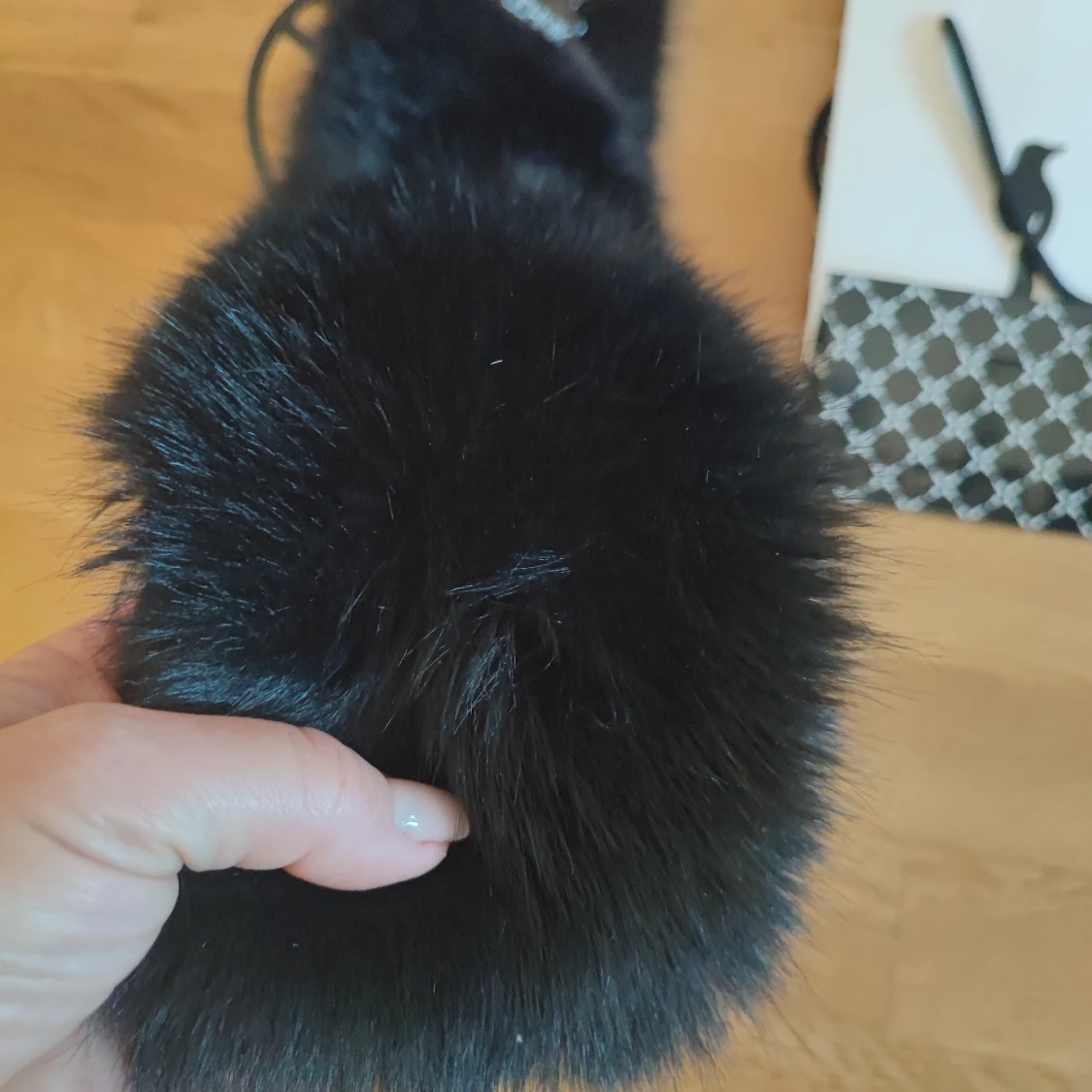 Svart fluffig päls halsduk från Ochnik - 2