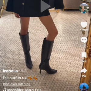 Boots från Nelly  - Populära boots från Nelly! Sjukt snygga och sköna i stl 38 med 7cm klack som tyvärr är väldigt sliten och välanvänd. Därav ja köpt nya och säljer dessa! Nypris 799kr 😊