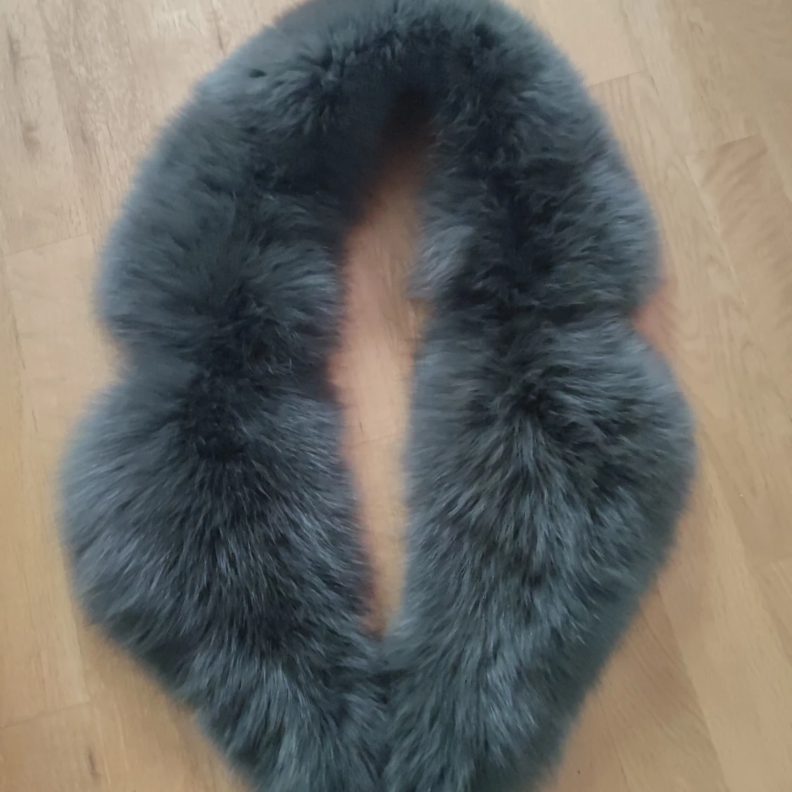 Mörkgrå fluffig päls halsduk - 1