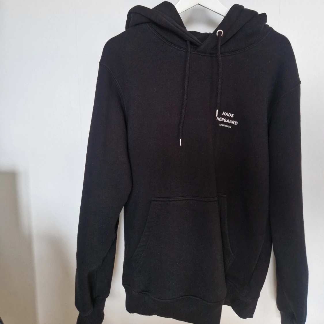 Svart hoodie från Mads Nørgaard - 1