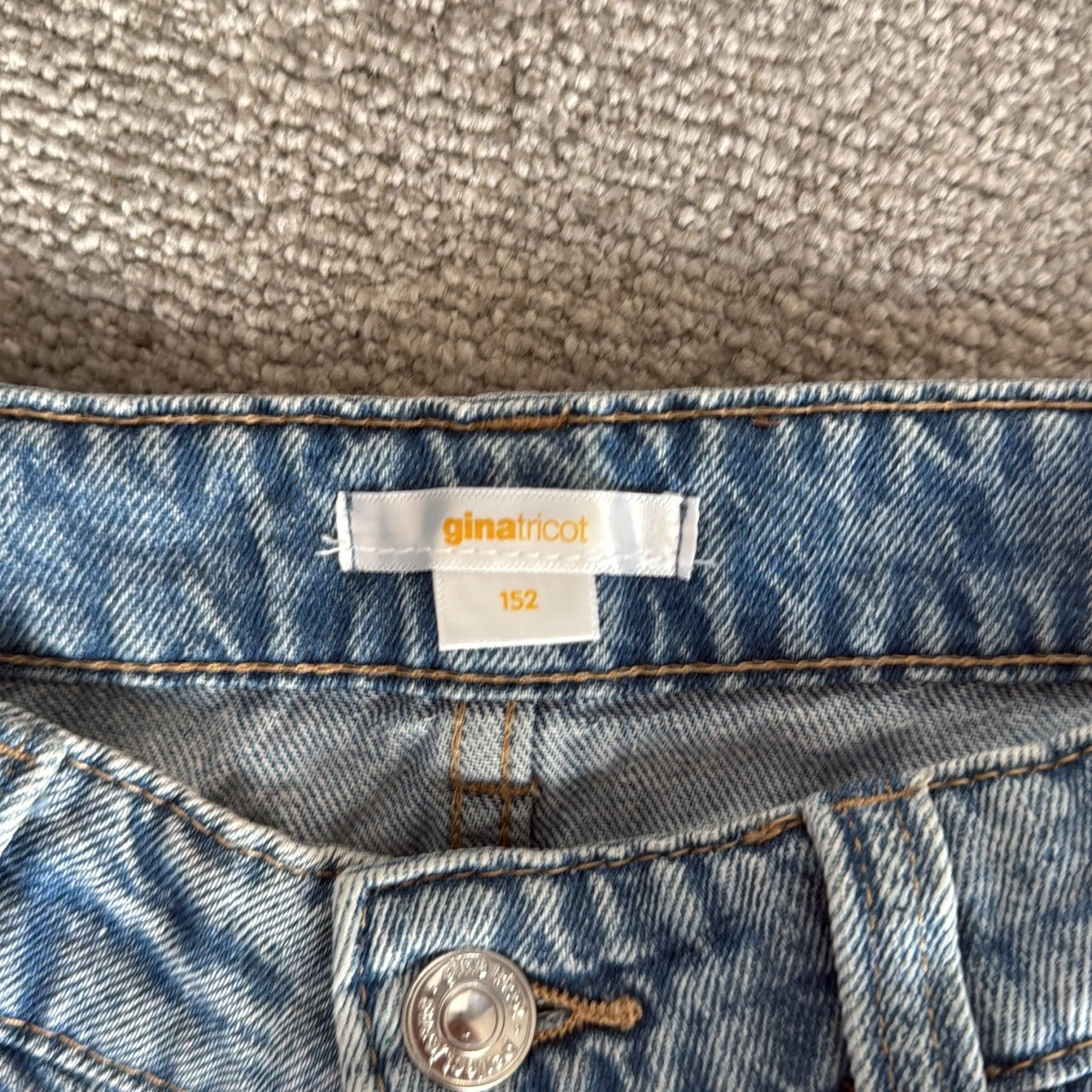 Blå jeanskjol med volanger från Gina Tricot - 2