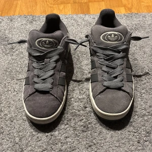  Adidas Campus 00 - Adidas Campus 00 använda en gång storlek 40 2/3 box medföljer ej. Köparen står för frakt 