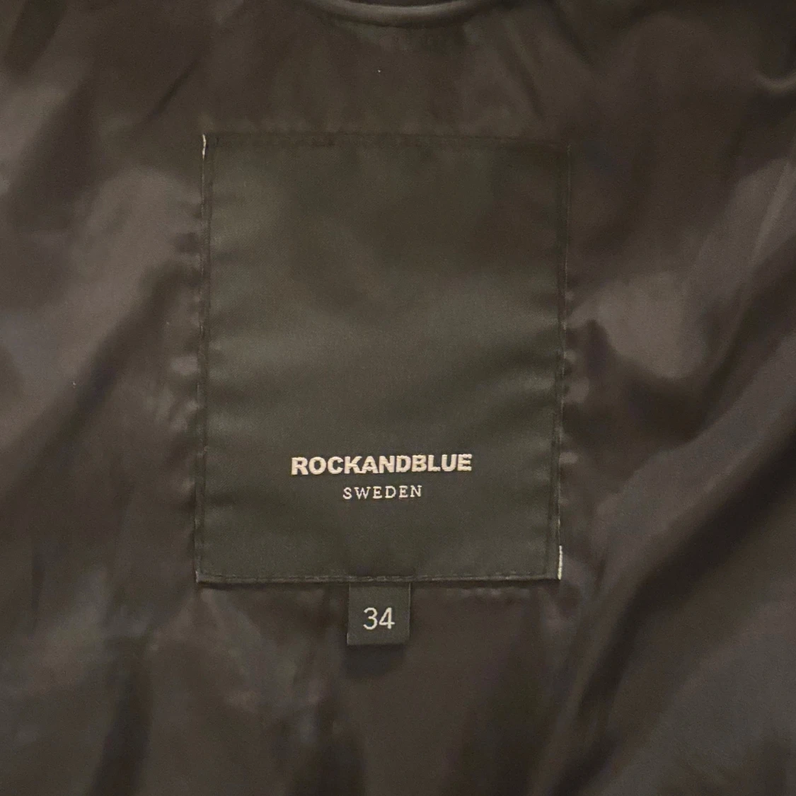 Svart lång pufferjacka Rockandblue - 4