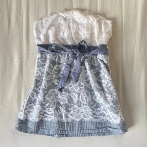 Gullig babydoll spets topp - Jättegullig tubtopp från intimissimi med spetsdetaljer och snöre, som man kan knyta både fram och bakifrån //strl S 🩷 