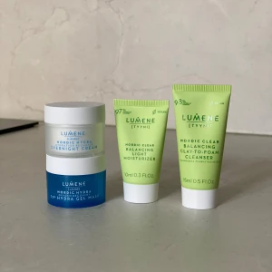 Lumene hudvårdskit mini - Ett kit med fyra miniprodukter från Lumene: Nordic Hydra Overnight Cream, 72h Hydra Gel Mask, Nordic Clear Balancing Light Moisturizer och Clay-to-Foam Cleanser. Produkterna är oöppnade. 