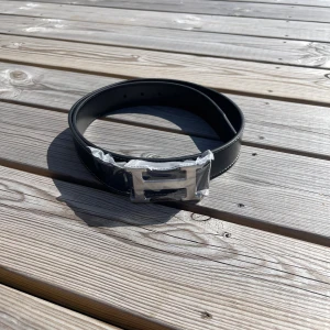 Herm3s bälte - Snyggt bälte 105cm. Helt oanvänt inte ens testat. Skriv i dm vid intresse. 