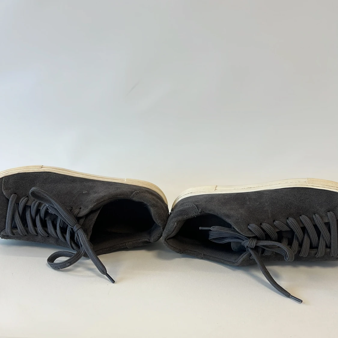 Mörkgrå mocka sneakers Selected Homme - 3