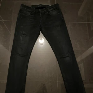 Dondup jeans  - Säljer ett par snygga dondup jeans i storlek 31/32. Har du fler frågor är det bara att höra av dig 